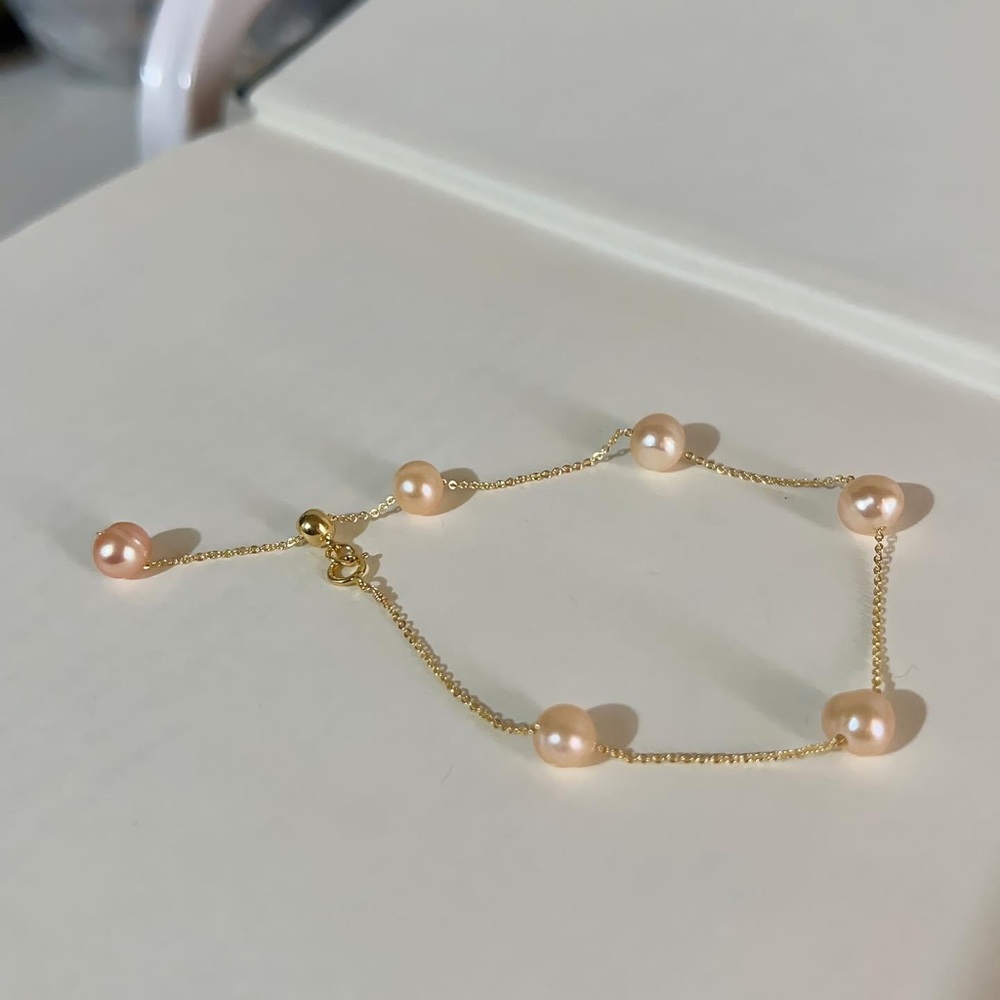Station freshwater pearls in gold filled chain